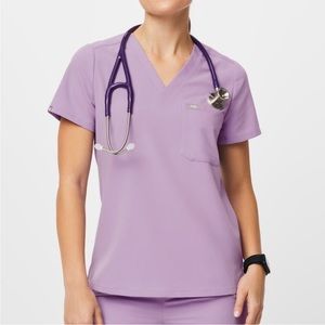 Figs Catarina One-Pocket Scrub Top Regular length in Lavender Dew